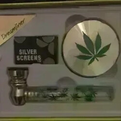 Weed Leaf Glass Pipe Set + Grinder - image 1 | Vape King